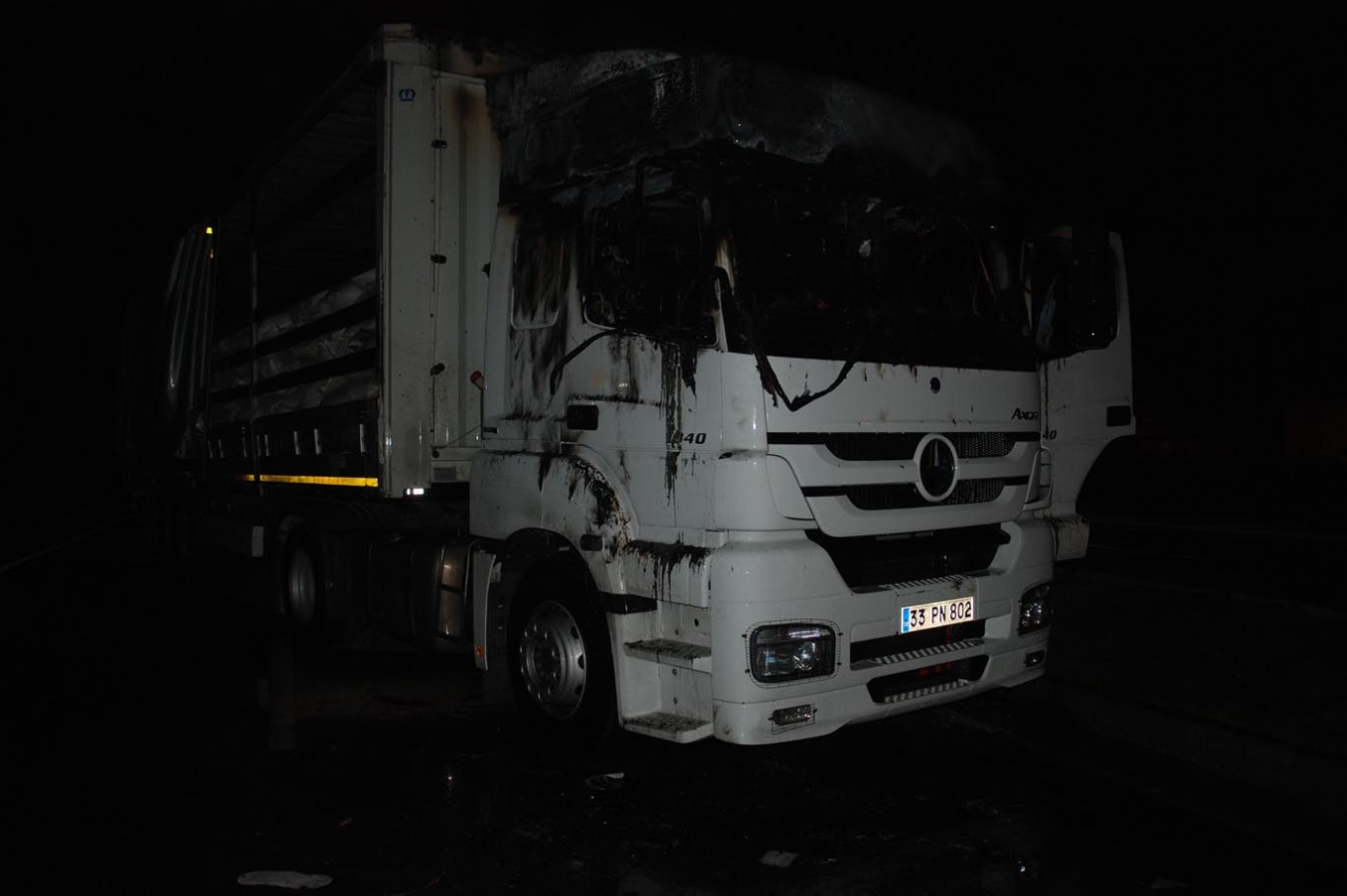 Tarsus’taki olaylarda araçlar yakıldı: 1 yaralı